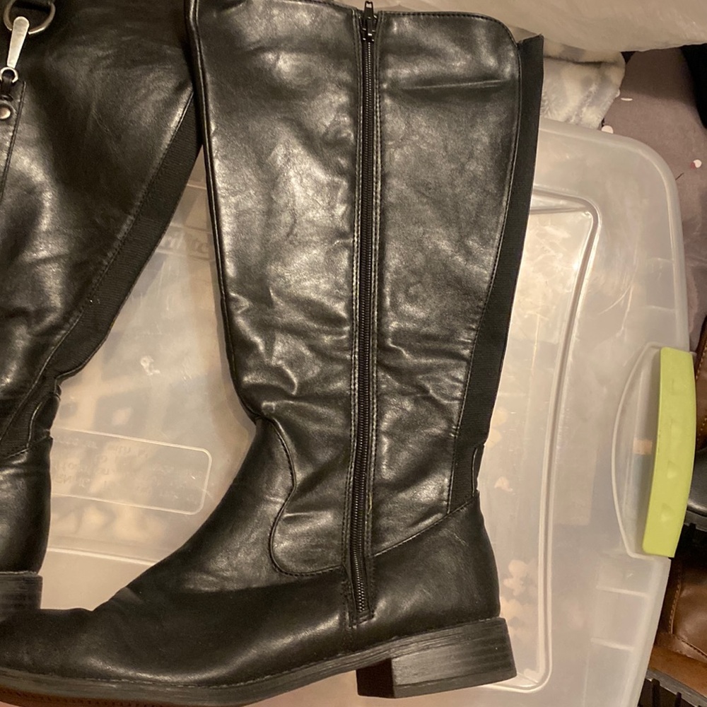 Size 9 calf high boot